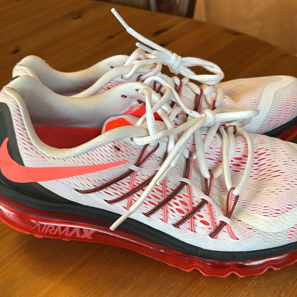 Nike AirMax men’s 10.5 ALMOST BRAND NEW - red